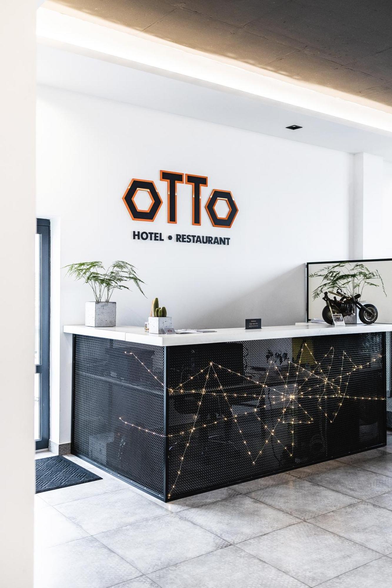 Otto Hotel-Restaurant Ривне Екстериор снимка